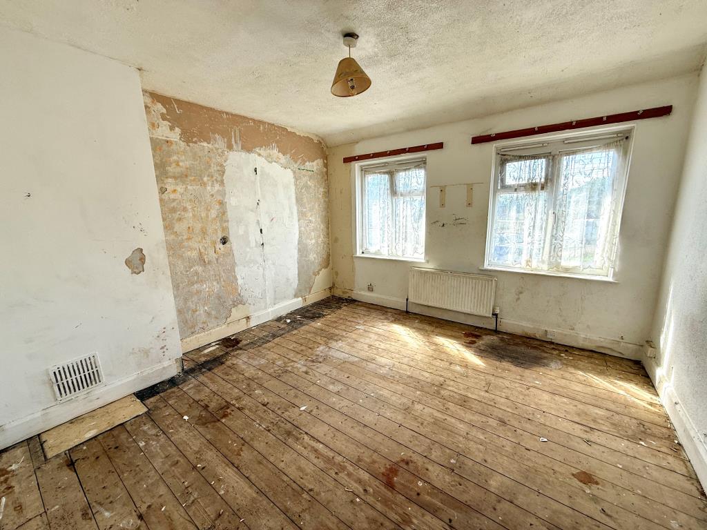 Lot: 74 - THREE-BEDROOM HOUSE FOR REFURBISHMENT - Bedroom one